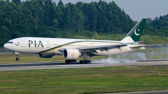 AP-BHX:Boeing 777-200:Pakistan International Airlines